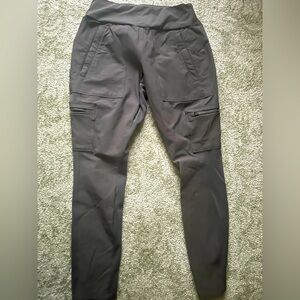 Athleta Hybrid Cargo Pant Size 4 Petite